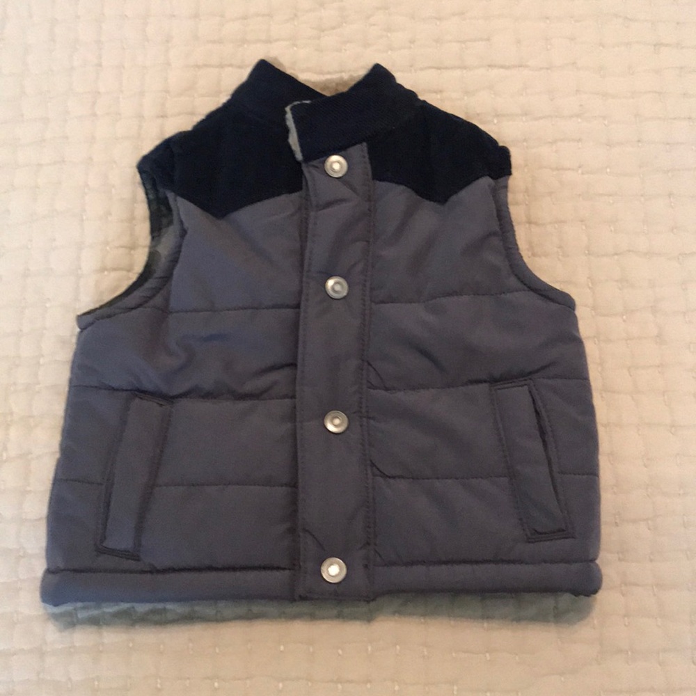Carters Vest Size 6 months
